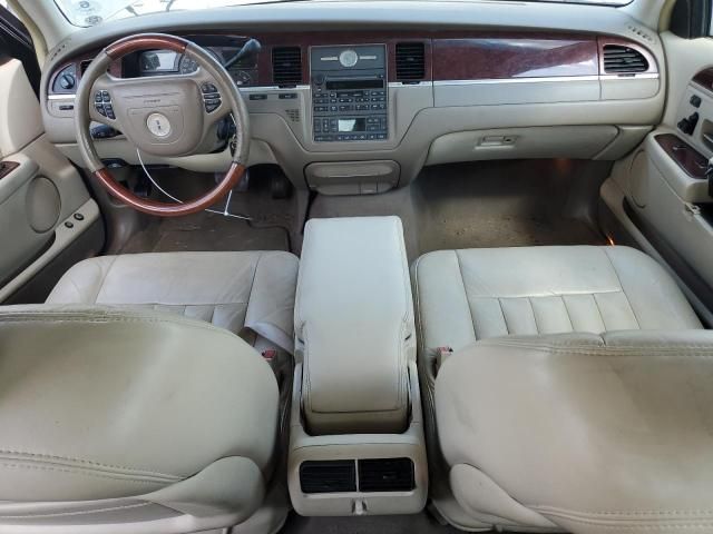 2003 Lincoln Town Car Signature