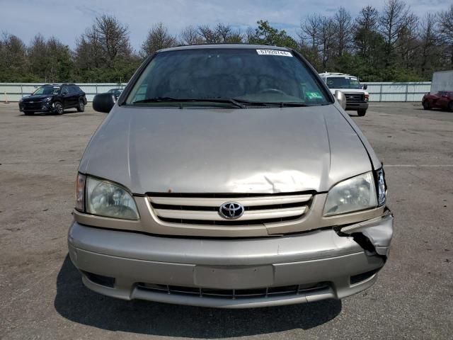 2003 Toyota Sienna LE