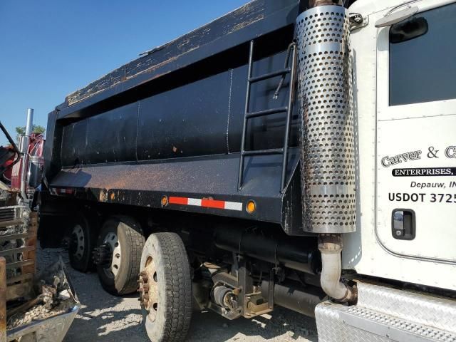 2016 Peterbilt 348