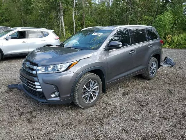 2017 Toyota Highlander SE