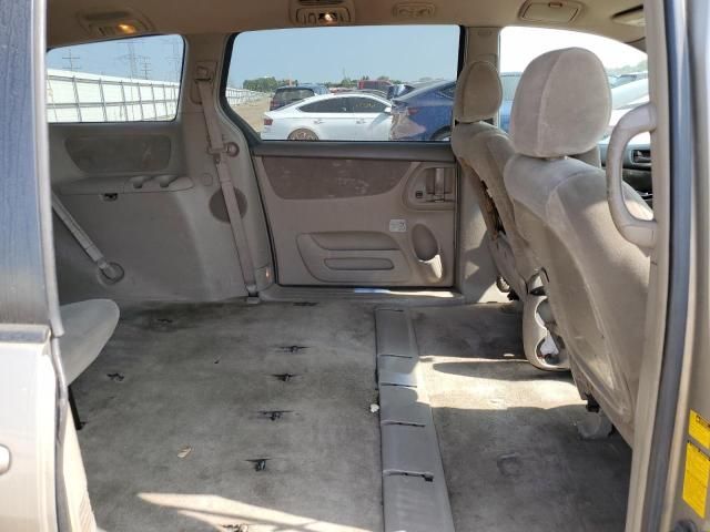 2005 Toyota Sienna CE