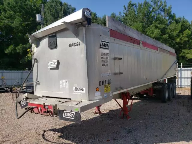 2005 East Manufacturing Trailer