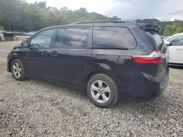 2018 Toyota Sienna LE