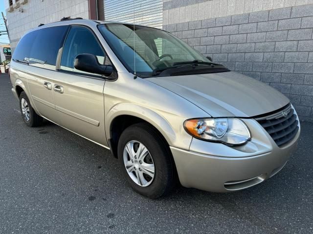 2005 Chrysler Town & Country LX