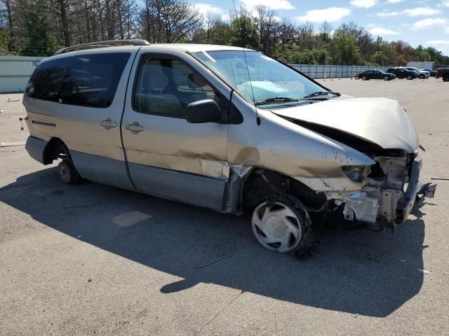 2000 Toyota Sienna LE