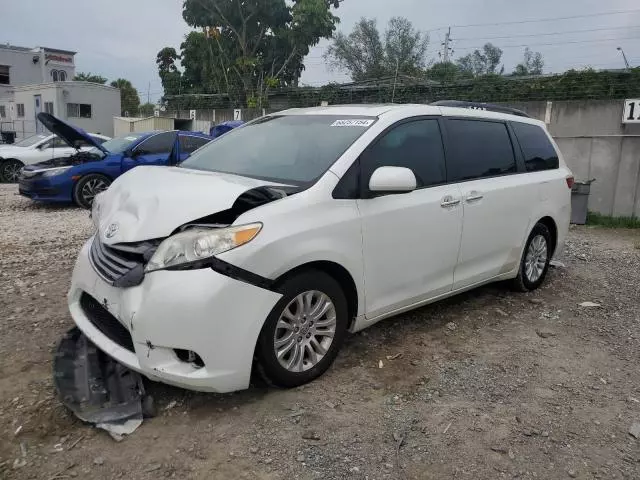 2015 Toyota Sienna XLE