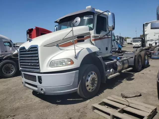 2017 Mack 600 CXU600