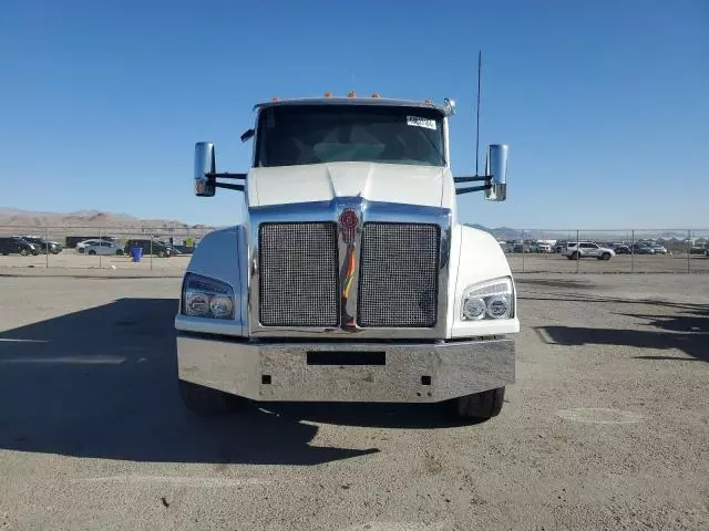 2019 Kenworth Construction T680