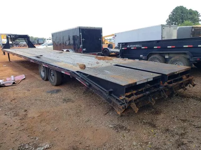 2022 Urwi 2022 MP Custom Trailers LLC 40' Gooseneck