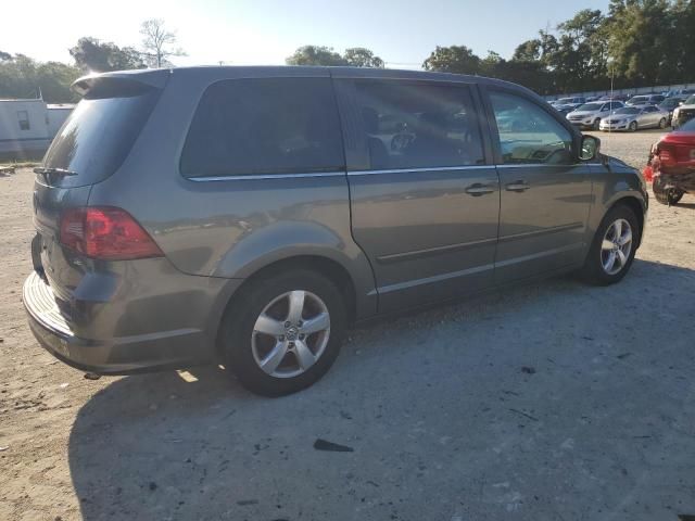 2010 Volkswagen Routan SE