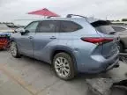 2022 Toyota Highlander Hybrid Limited