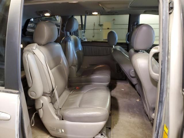 2004 Toyota Sienna XLE