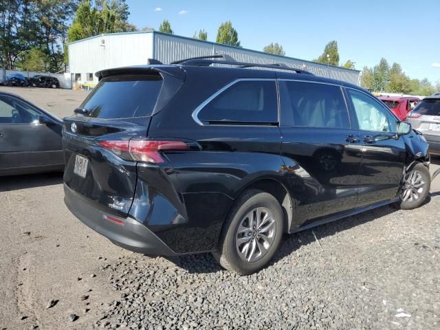 2022 Toyota Sienna LE