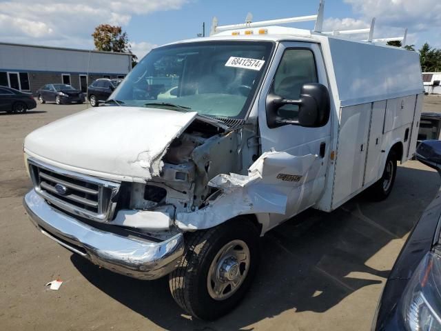 2004 Ford Econoline E350 Super Duty Cutaway Van