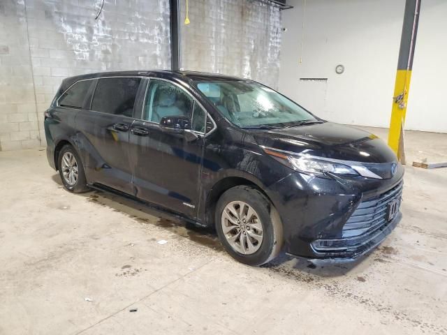 2021 Toyota Sienna LE