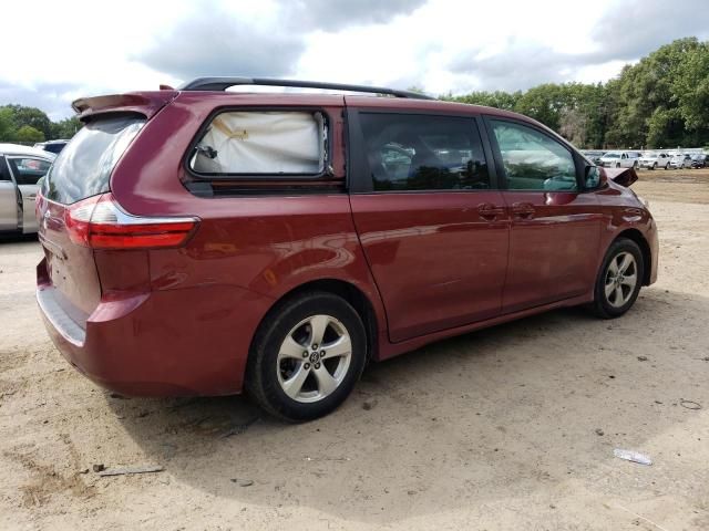 2018 Toyota Sienna LE