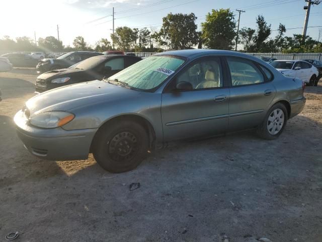 2005 Ford Taurus SE