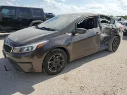 Carros salvage sin ofertas aún a la venta en subasta: 2017 KIA Forte LX