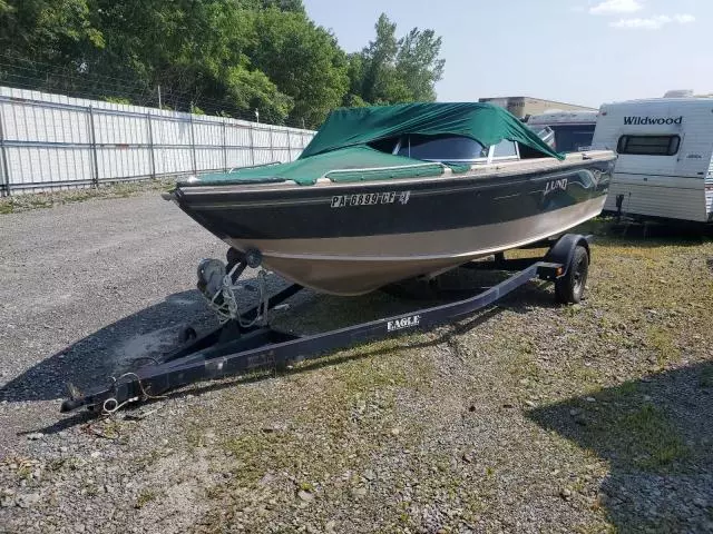 2000 Lund Boat