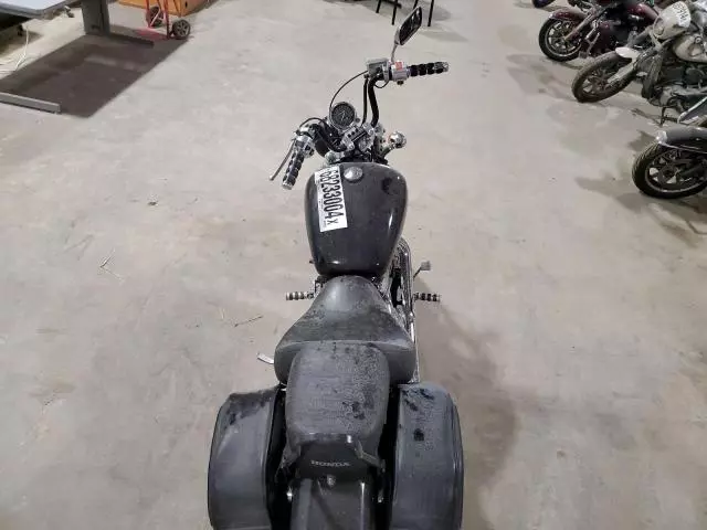 2004 Honda VT1100 C