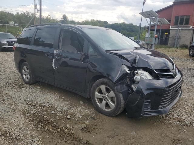 2018 Toyota Sienna LE