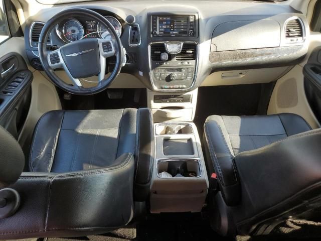 2013 Chrysler Town & Country Touring L