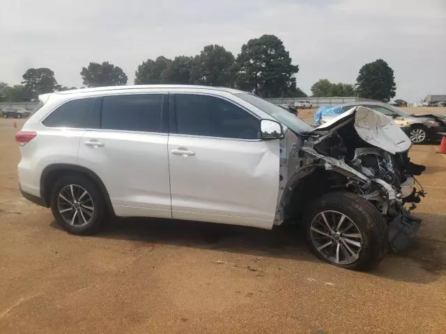 2017 Toyota Highlander SE