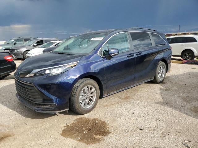 2023 Toyota Sienna LE