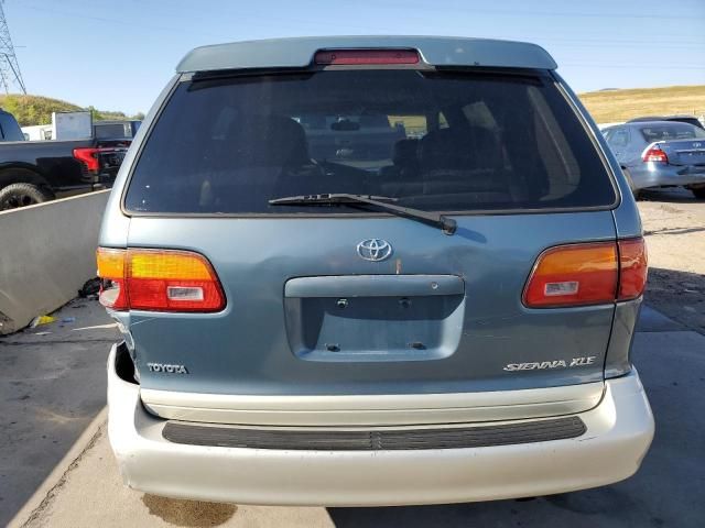 2000 Toyota Sienna LE