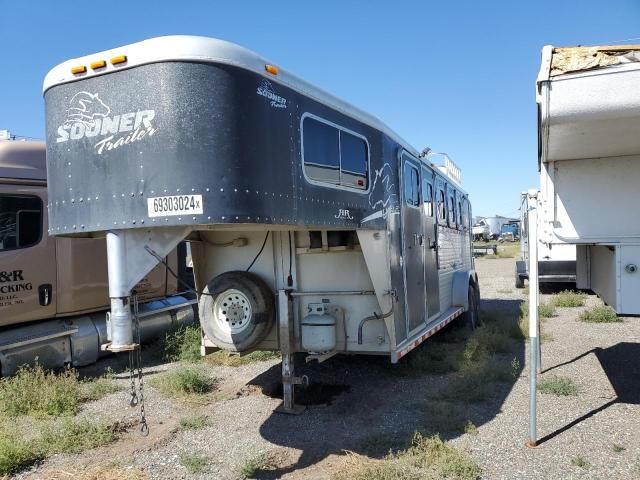 1999 Soon Horse Trailer