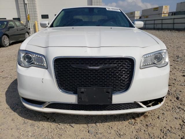 2016 Chrysler 300 Limited