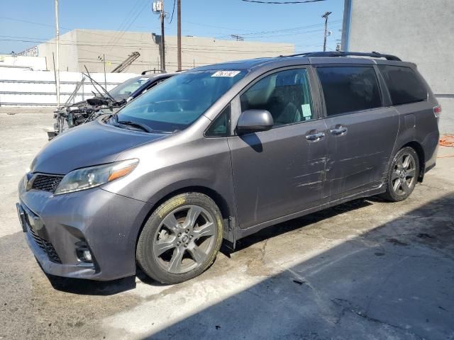 2020 Toyota Sienna SE