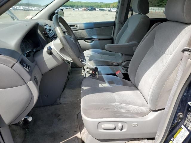 2004 Toyota Sienna LE