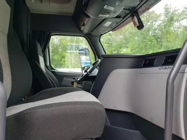 2018 Freightliner Cascadia 126