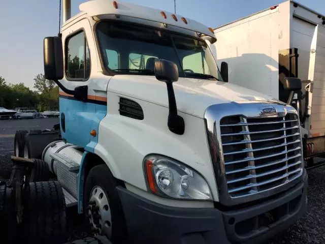 2014 Freightliner Cascadia 113