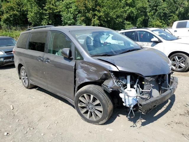 2019 Toyota Sienna XLE