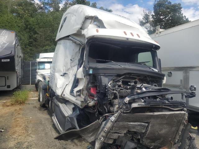 2020 Freightliner Cascadia 126