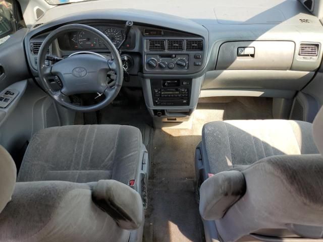 1999 Toyota Sienna LE