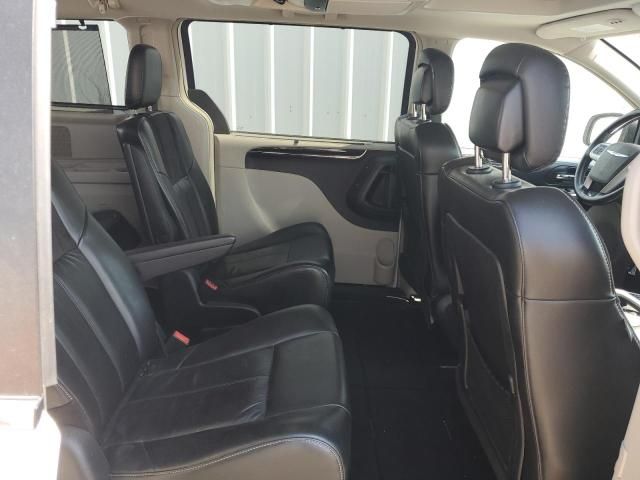 2016 Chrysler Town & Country Limited Platinum