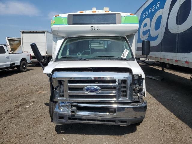 2016 Ford Econoline E450 Super Duty Cutaway Van