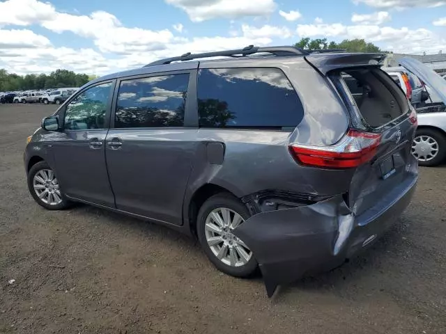 2017 Toyota Sienna XLE