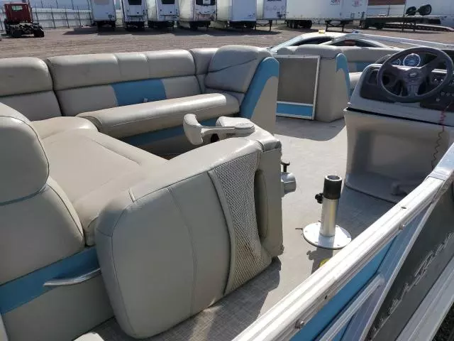 2020 Boat Pontoon