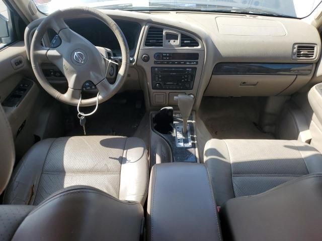 2004 Nissan Pathfinder LE