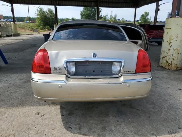 2005 Lincoln Town Car Signature