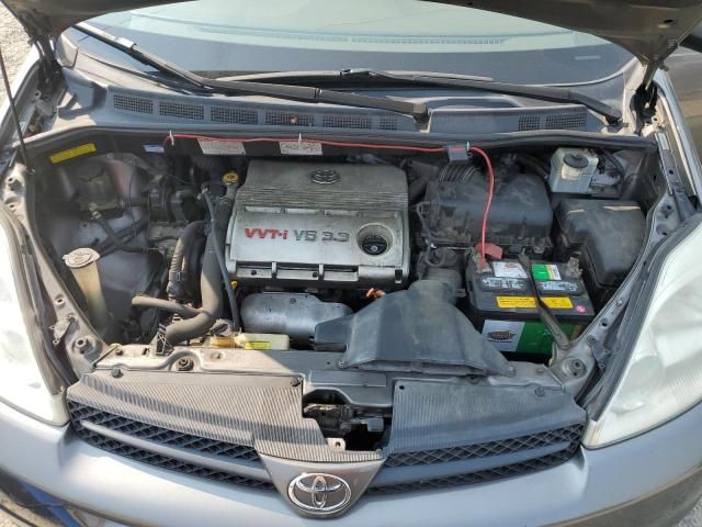 2004 Toyota Sienna CE