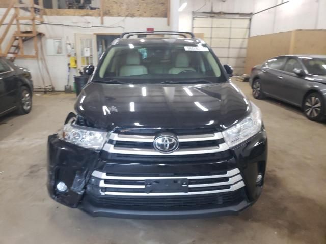 2017 Toyota Highlander SE