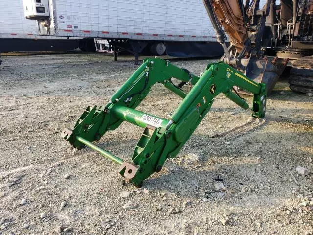 2020 John Deere Lift