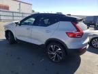 2022 Volvo XC40 T5 R-Design