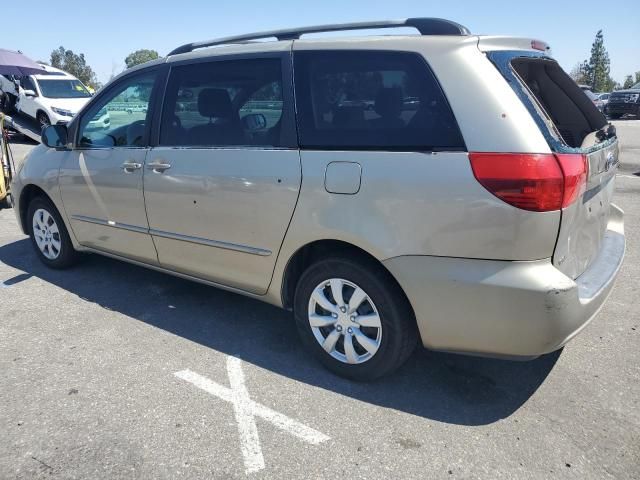 2004 Toyota Sienna CE