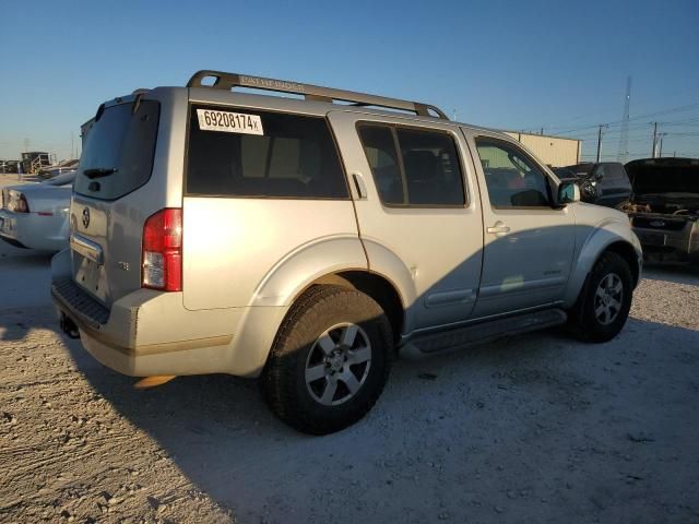 2005 Nissan Pathfinder LE